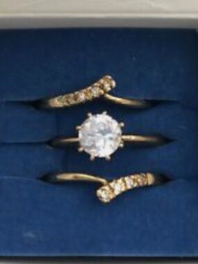 New Vintage Avon Solitaire Ring Jacket Set 9 CZ Gold Plated Bridal Wedding Y2K